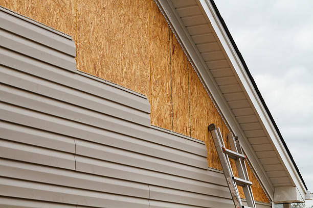 Professional Siding Installation technician working in Dade City, FL